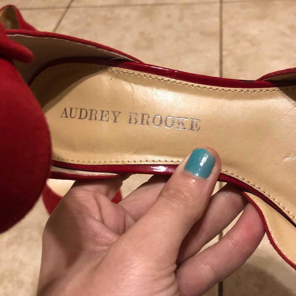 Swede pointed Red high heels with ankle straps